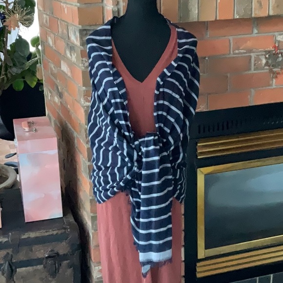 Scarf/wrap O/S - Picture 2 of 4